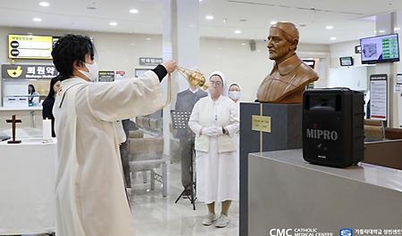 가톨릭대학교 성빈센트병원, 빈센트 성인상 축복식