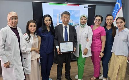 가톨릭대학교 성빈센트병원 산부인과 윤주희 교수,  우즈베키스탄에 로봇 술기 전수…교류 확대 기반 마련