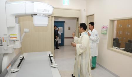 가톨릭대학교 의정부성모병원 최신 투시 장비 도입 축복식 거행